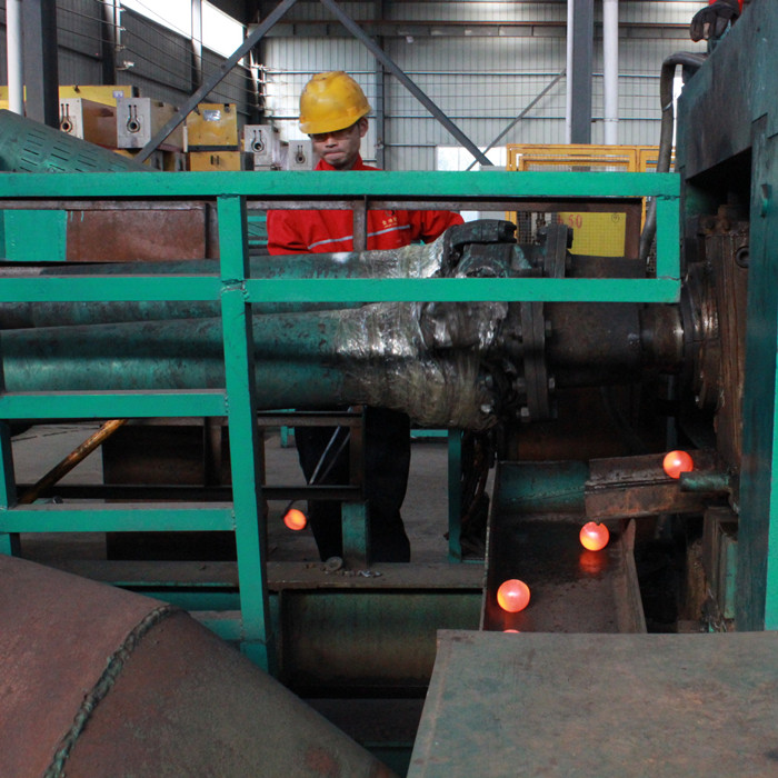 Taşlama Yuvarlanan Toplar.jpg Taşlama Yuvarlanan Toplar.jpg